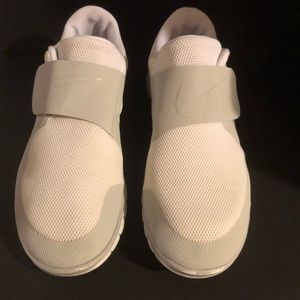 nike velcro sneakers mens